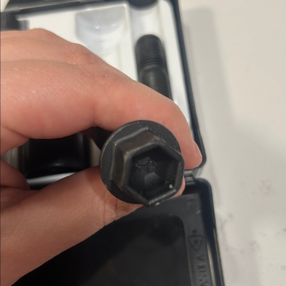 Mercedes-Benz Wheel Security Key Bolt Set - Picture 5 of 6